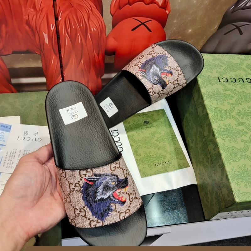 G*u*i slippers